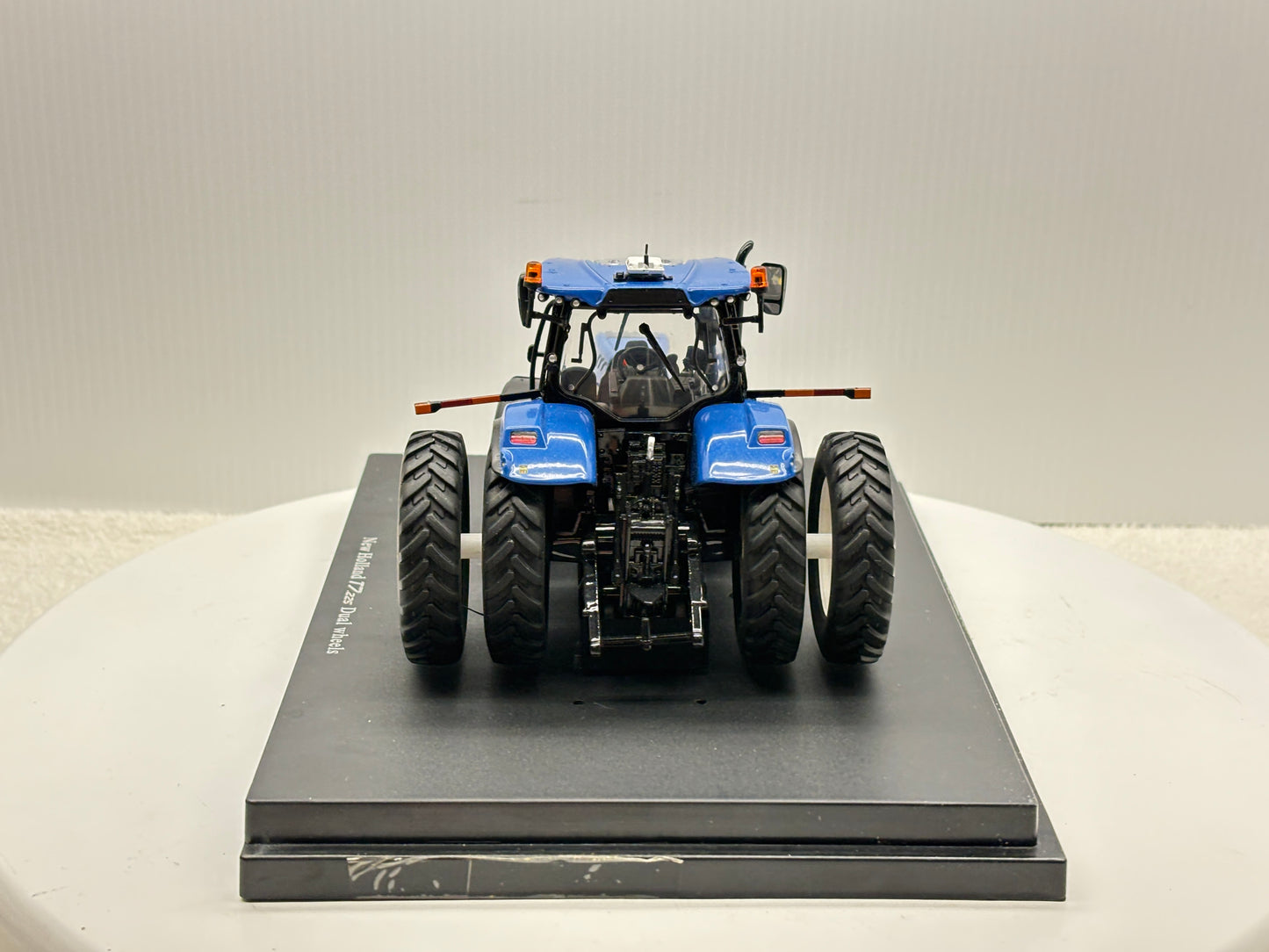 1/32 New Holland T7.225