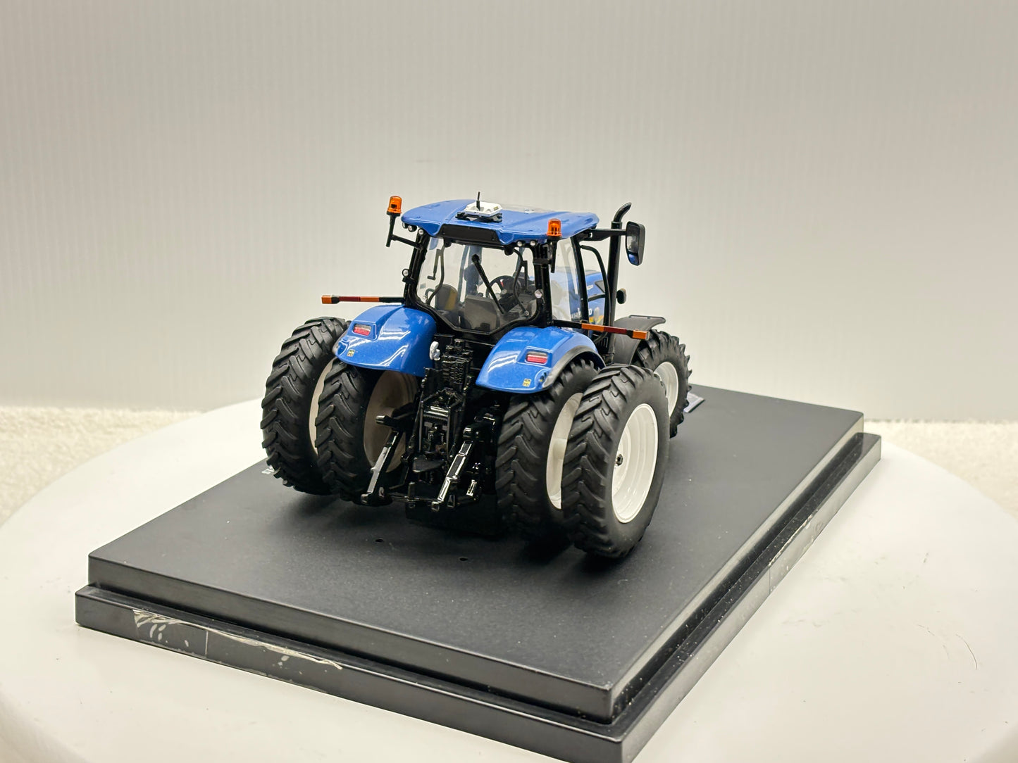 1/32 New Holland T7.225