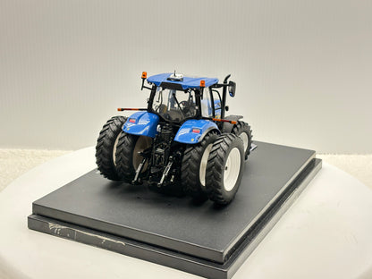 1/32 New Holland T7.225