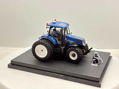 1/32 New Holland T7.225