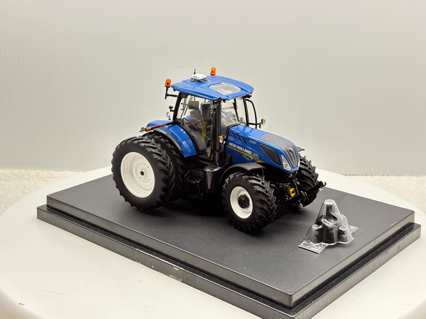 1/32 New Holland T7.225