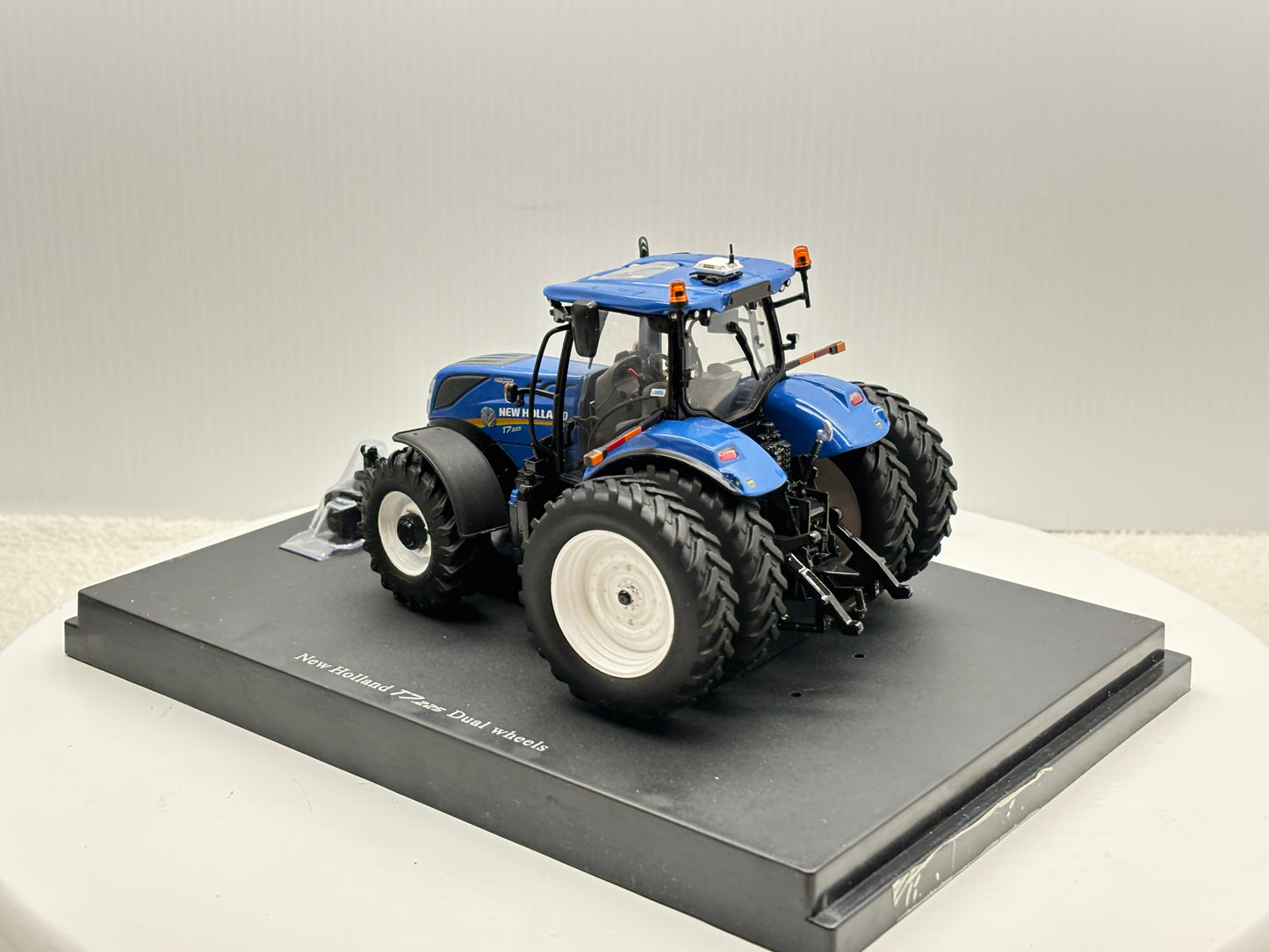 1/32 New Holland T7.225
