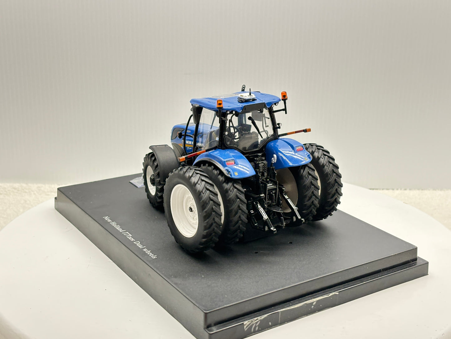 1/32 New Holland T7.225