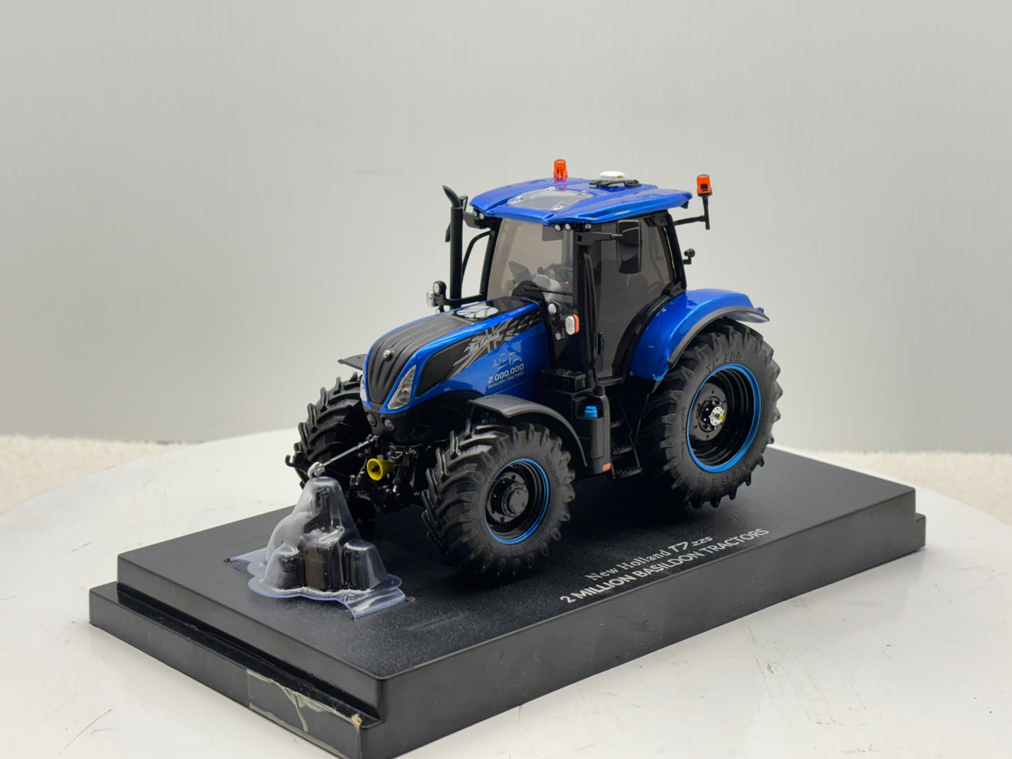 1/32 New Holland T7.225 Basildon