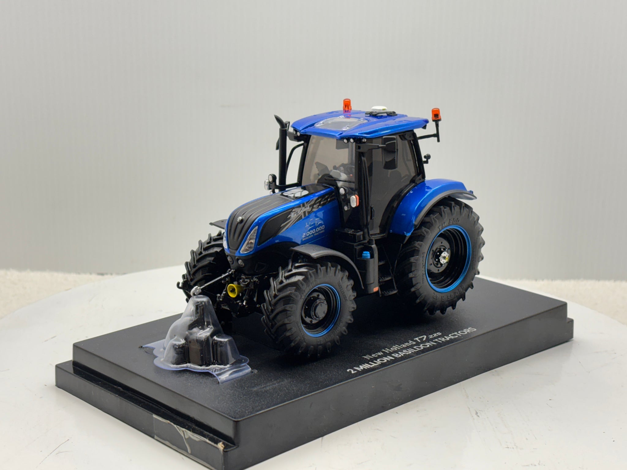 1/32 New Holland T7.225 Basildon