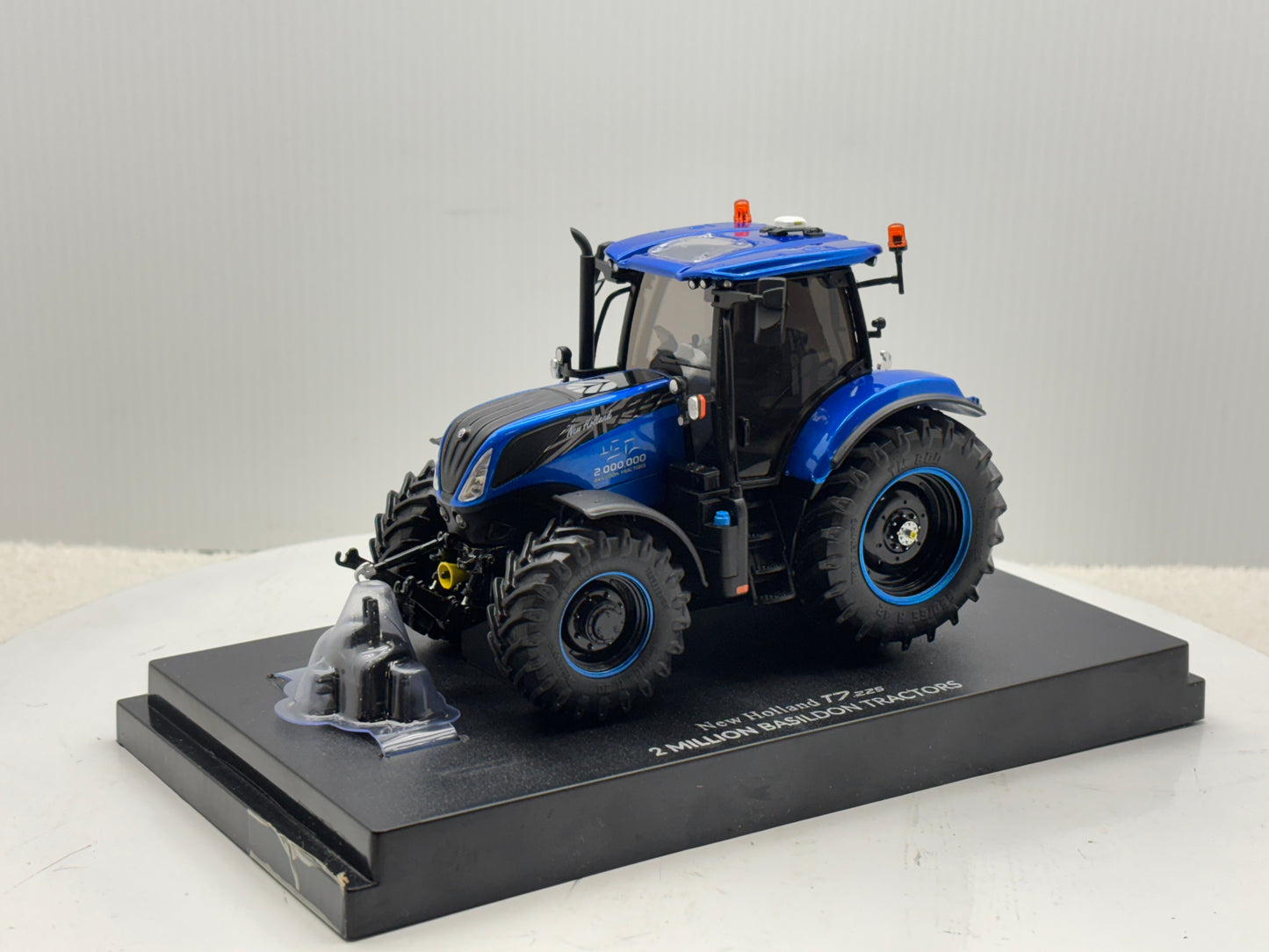 1/32 New Holland T7.225 Basildon