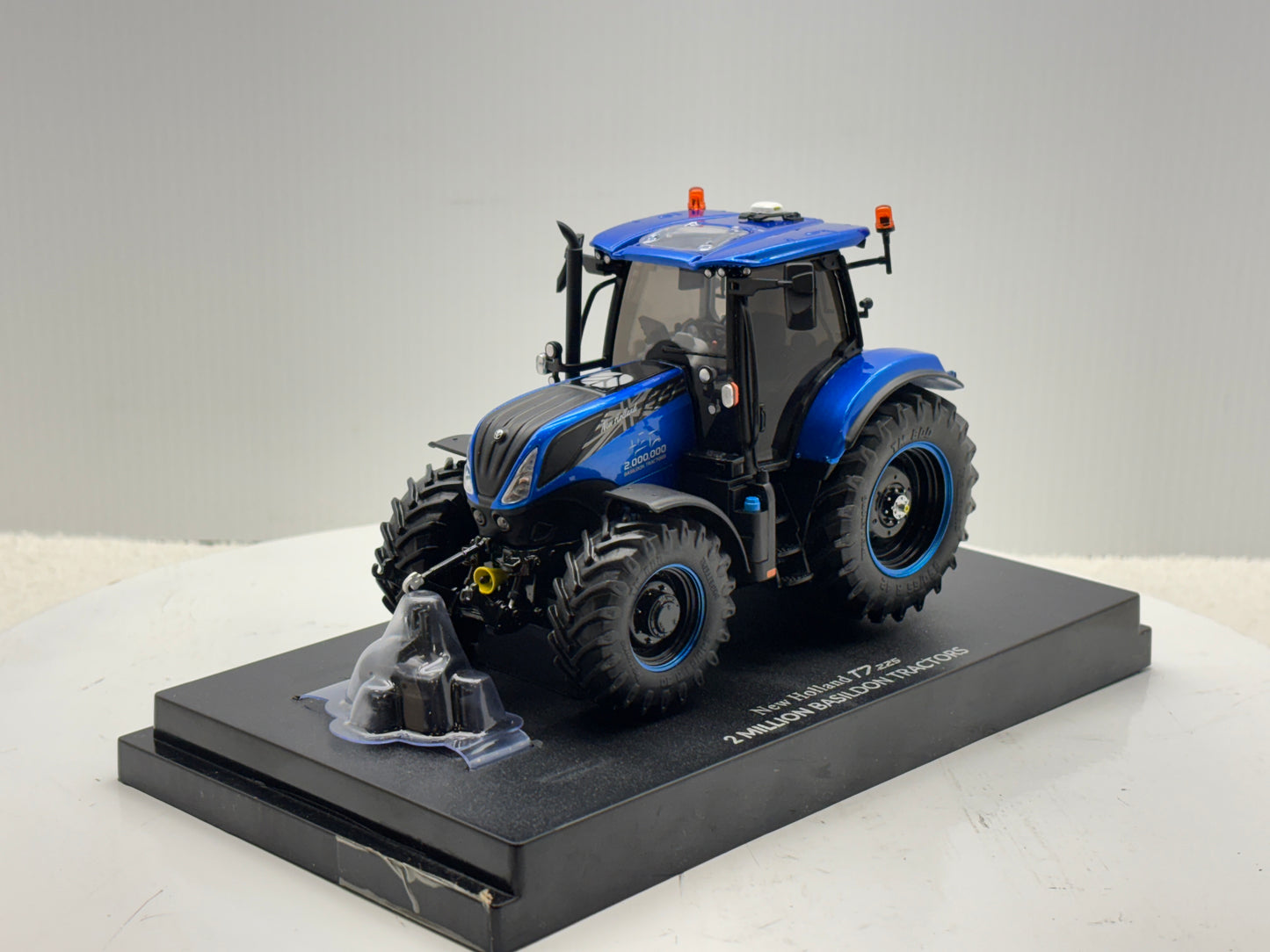 1/32 New Holland T7.225 Basildon