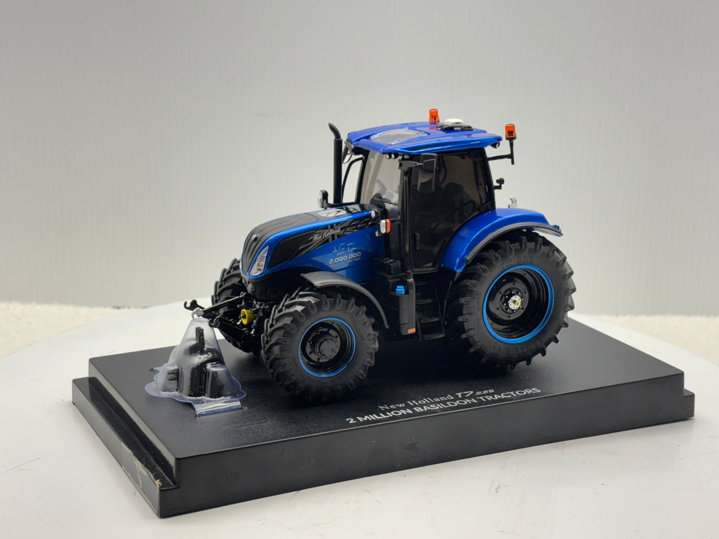 1/32 New Holland T7.225 Basildon