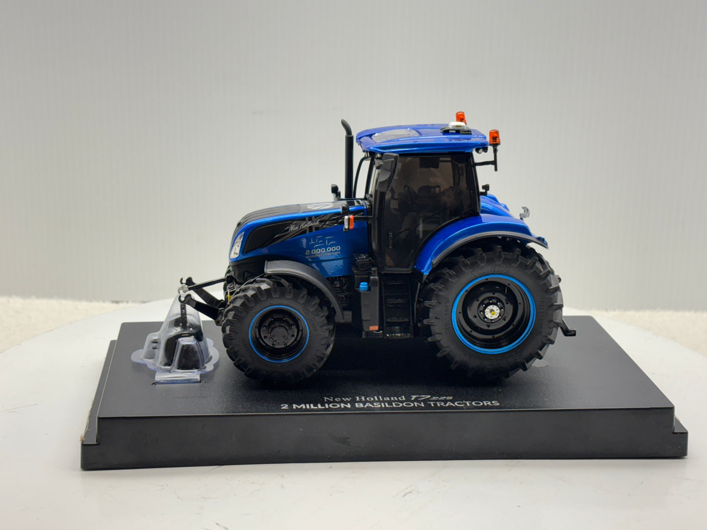 1/32 New Holland T7.225 Basildon