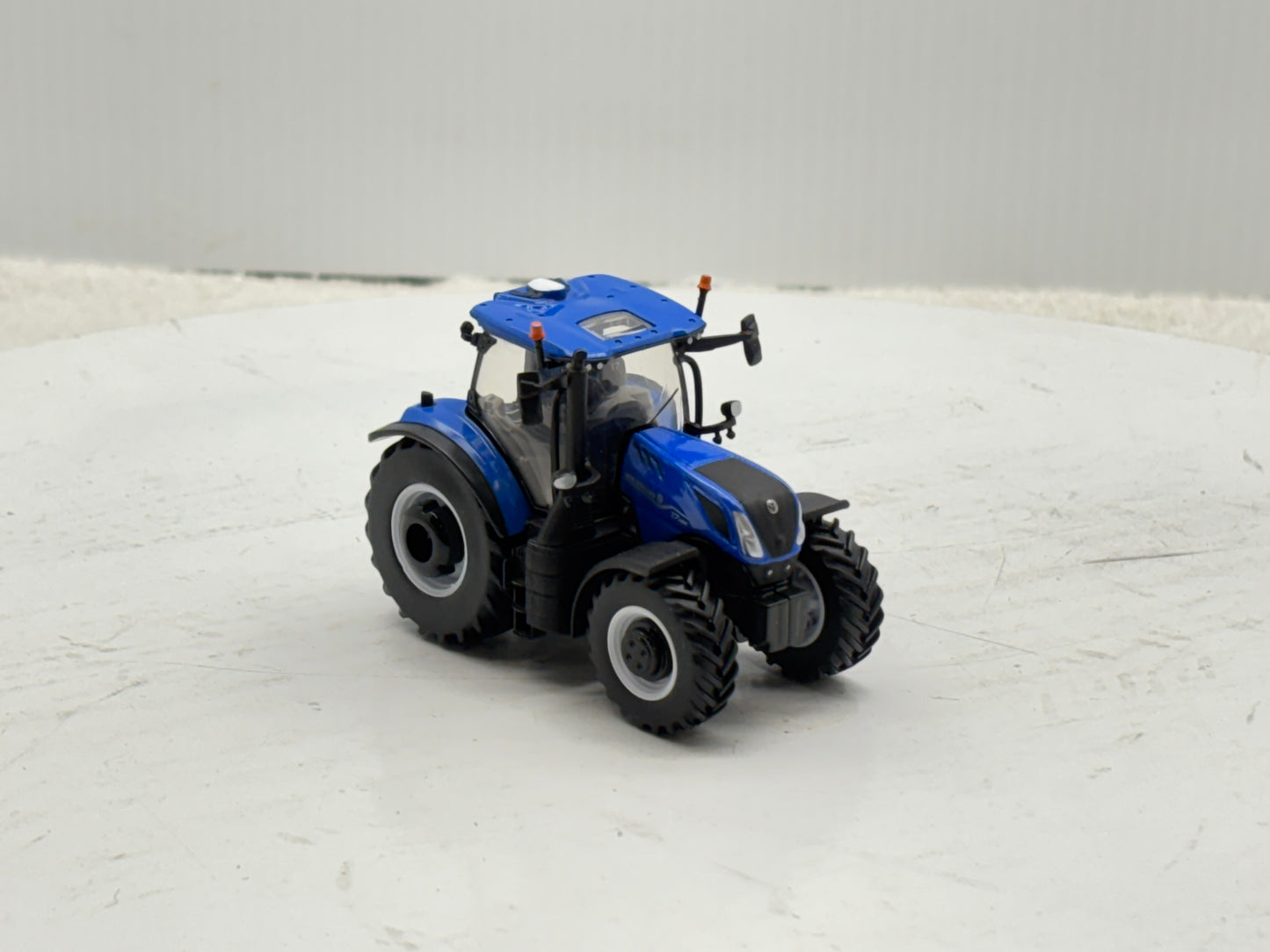 1/64 New Holland T7.300 PLM Prestige