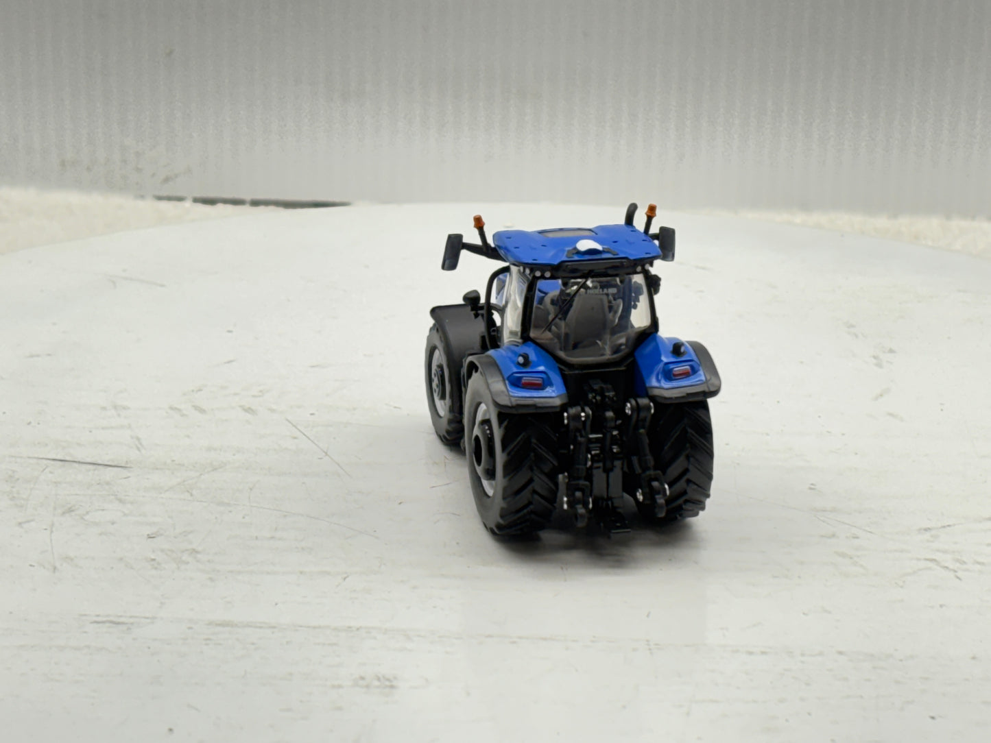 1/64 New Holland T7.300 PLM Prestige