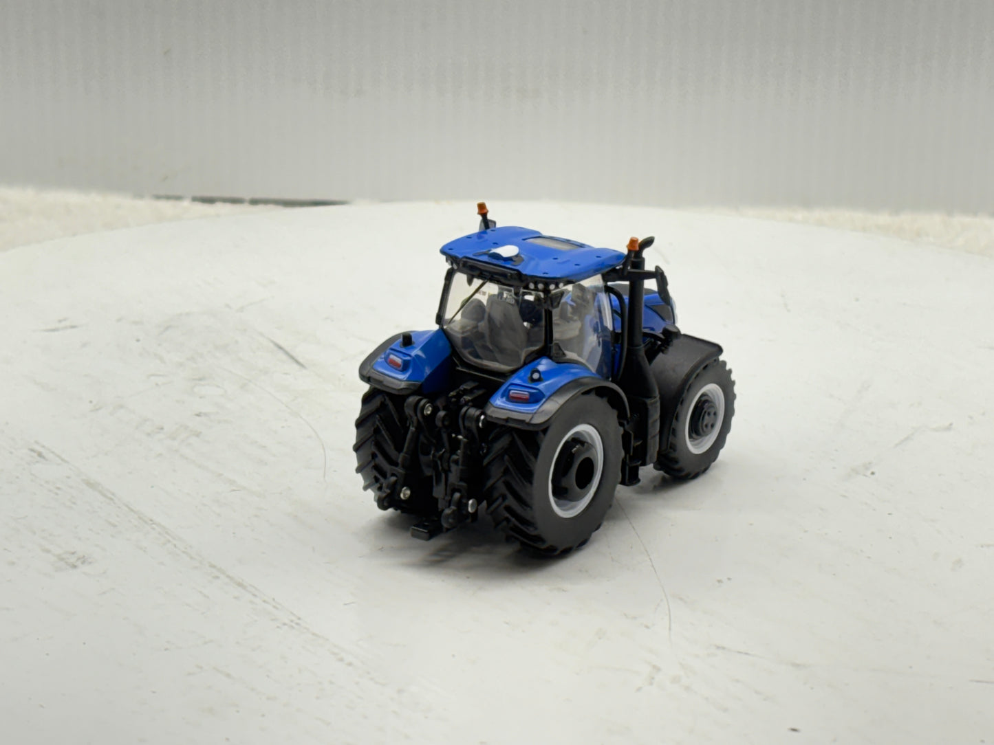 1/64 New Holland T7.300 PLM Prestige