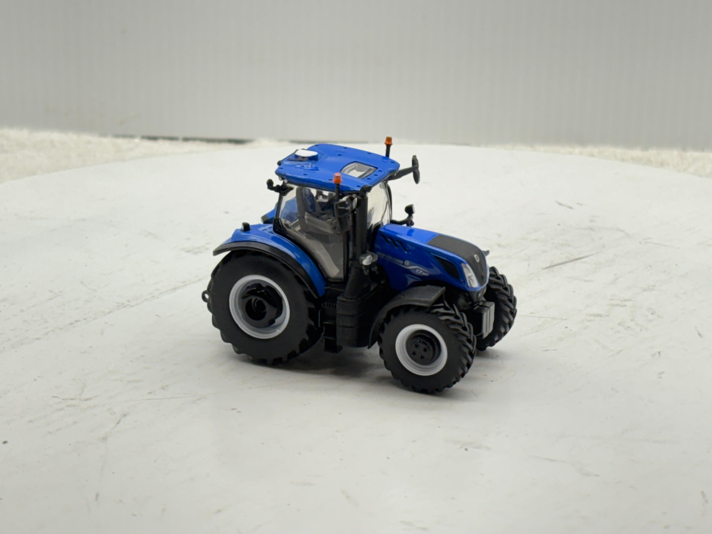 1/64 New Holland T7.300 PLM Prestige