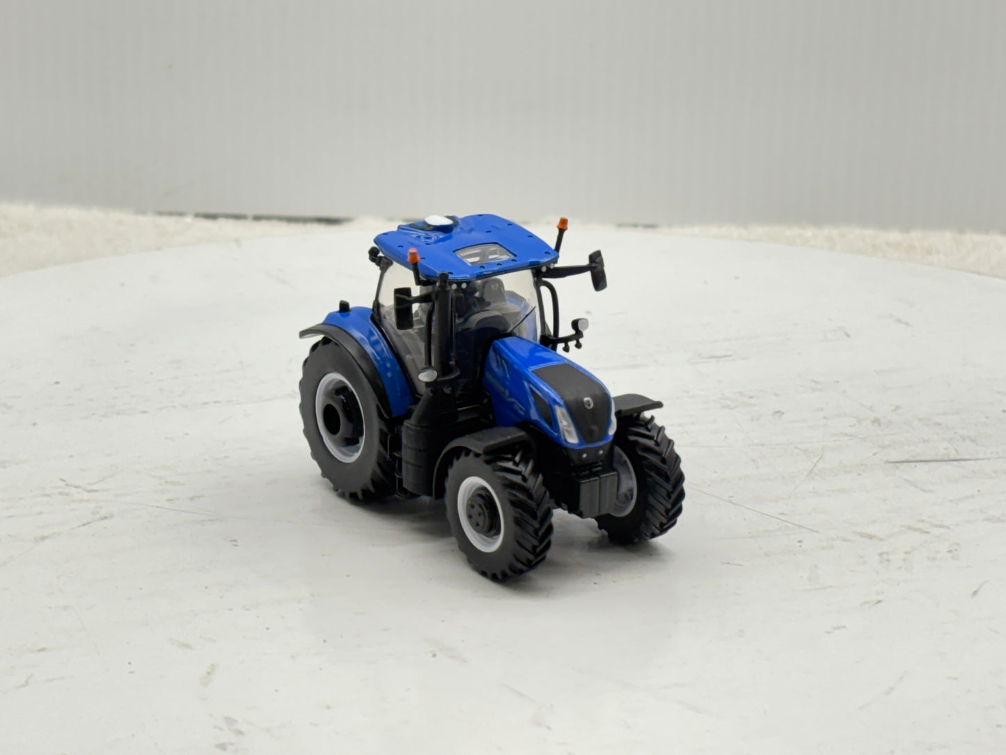 1/64 New Holland T7.300 PLM Prestige