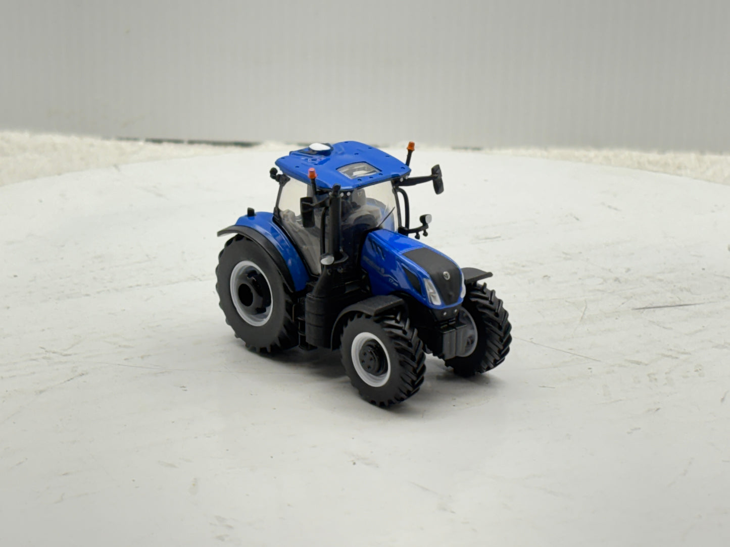1/64 New Holland T7.300 PLM Prestige