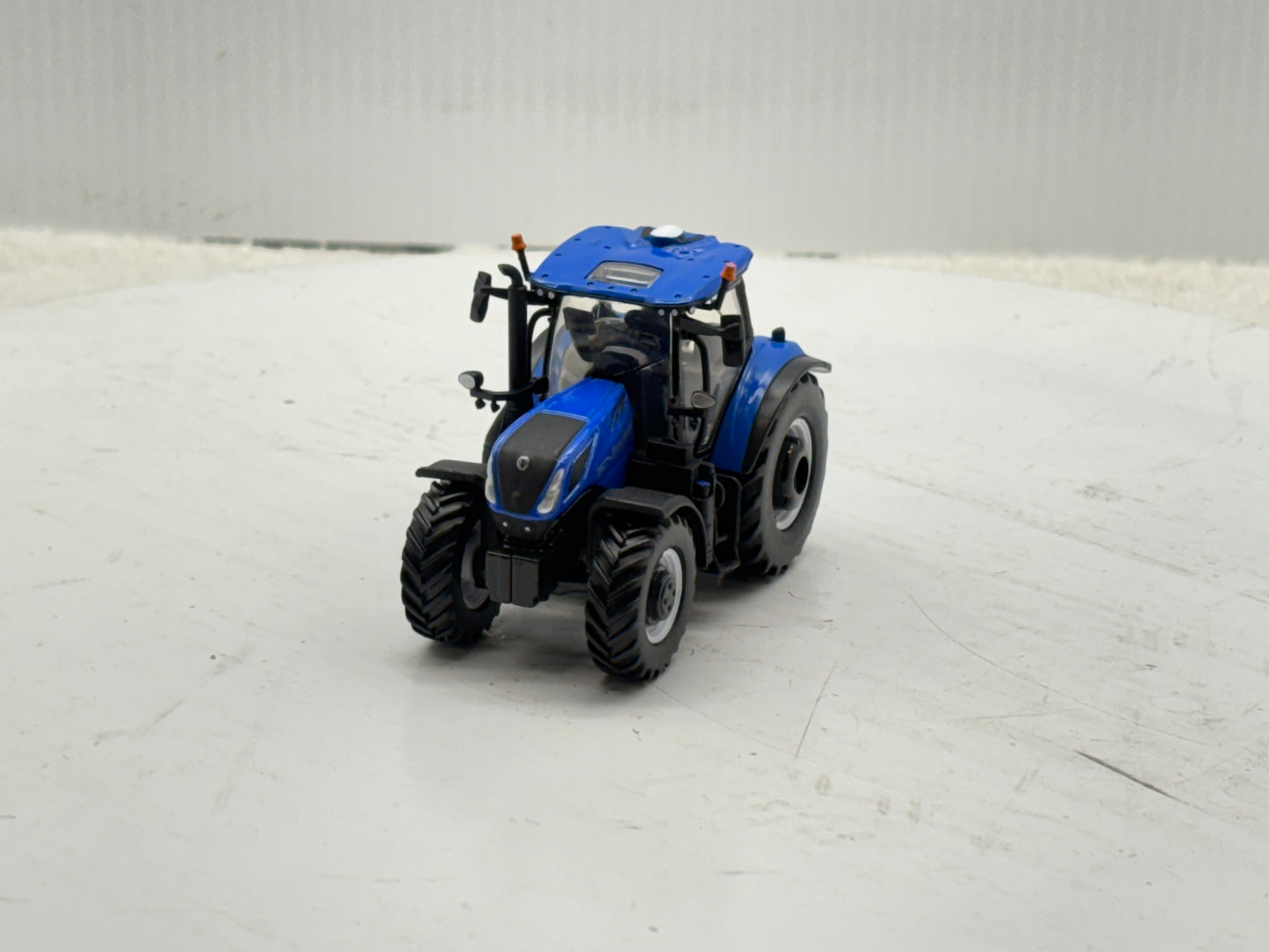 1/64 New Holland T7.300 PLM Prestige
