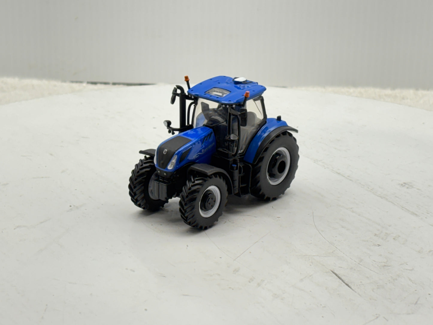 1/64 New Holland T7.300 PLM Prestige