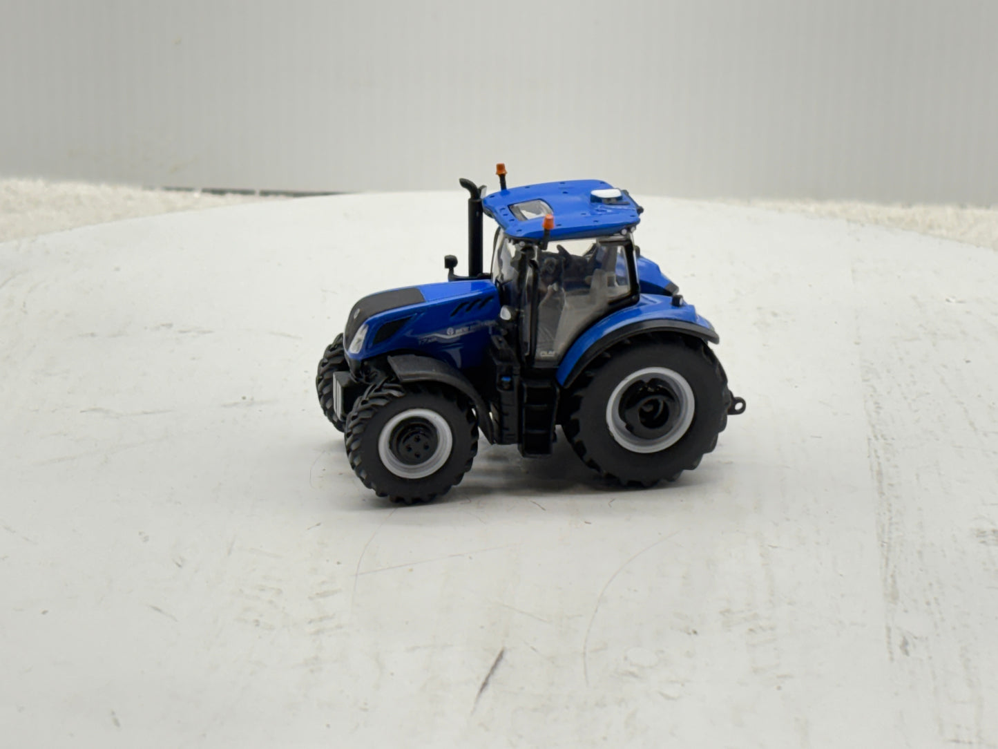 1/64 New Holland T7.300 PLM Prestige