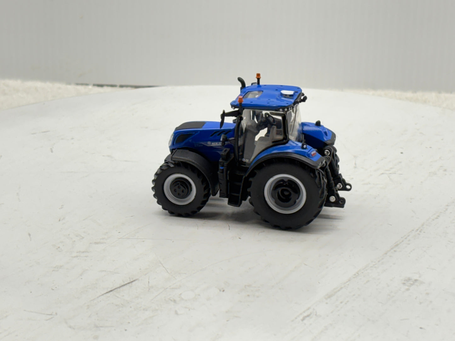 1/64 New Holland T7.300 PLM Prestige