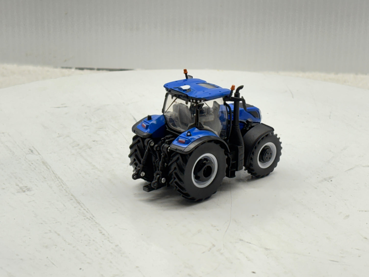 1/64 New Holland T7.300 PLM Prestige