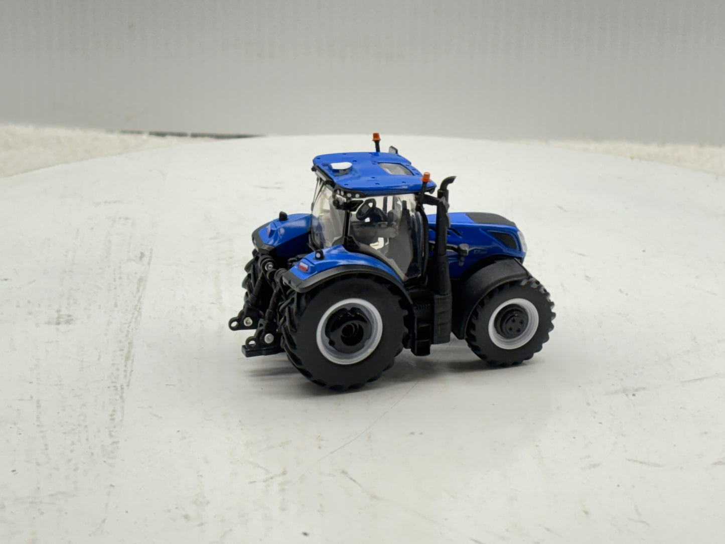 1/64 New Holland T7.300 PLM Prestige