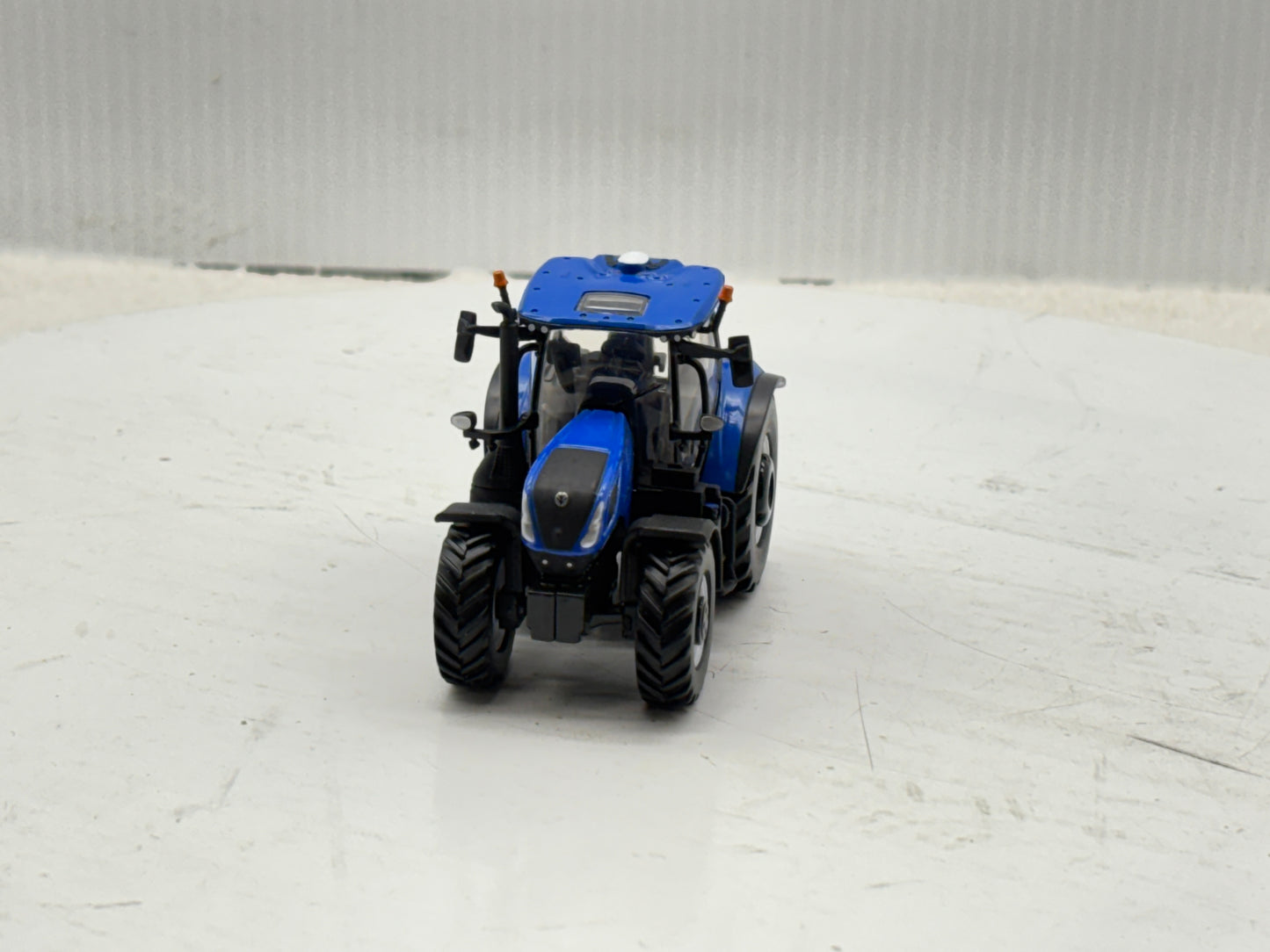 1/64 New Holland T7.300 PLM Prestige