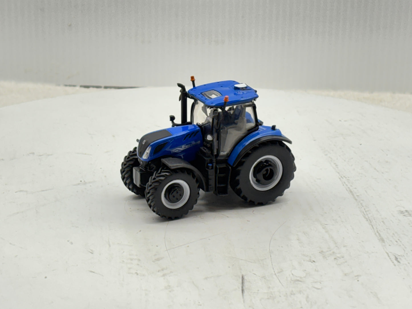 1/64 New Holland T7.300 PLM Prestige