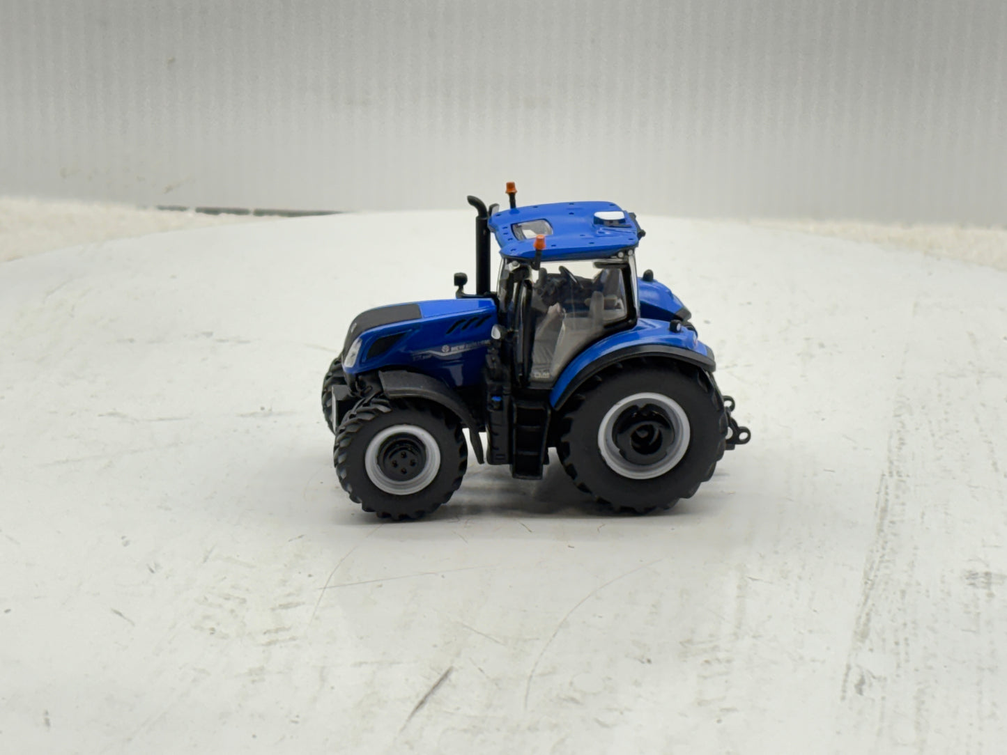 1/64 New Holland T7.300 PLM Prestige