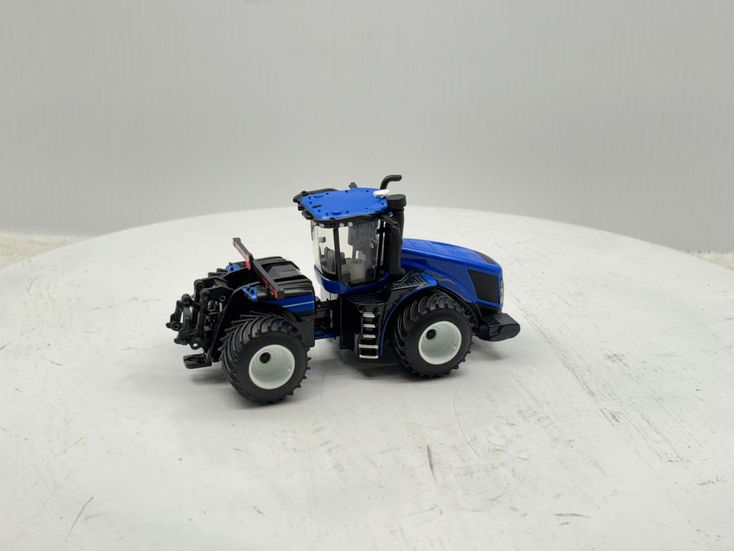 1/64 New Holland T9.700 PLM Prestige