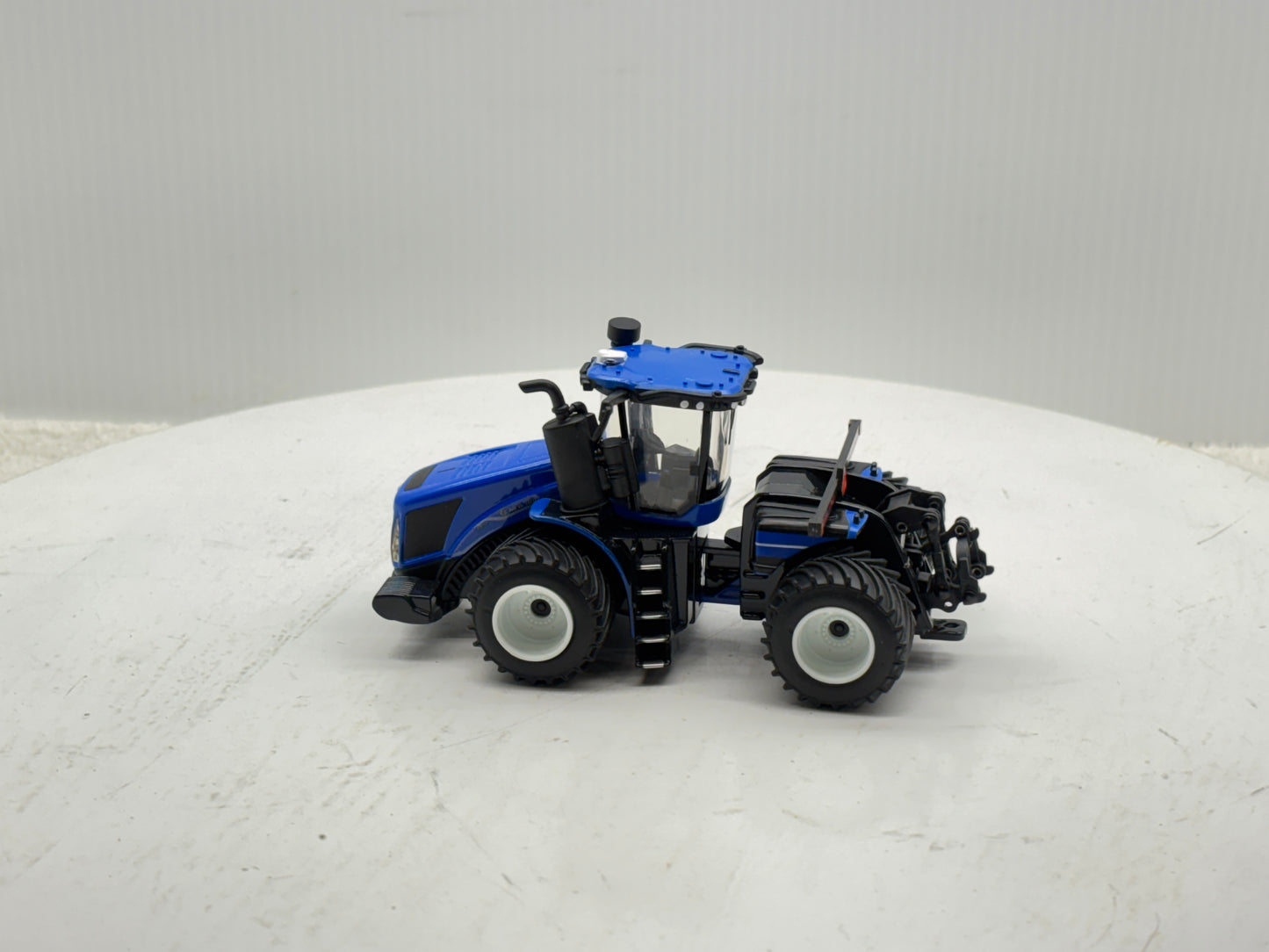 1/64 New Holland T9.700 PLM Prestige