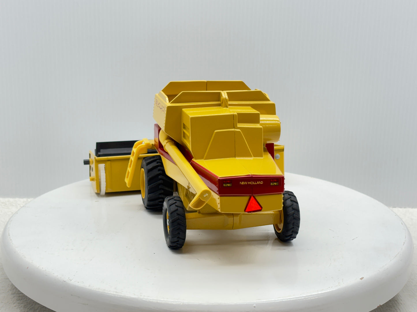 1/32 New Holland TR96