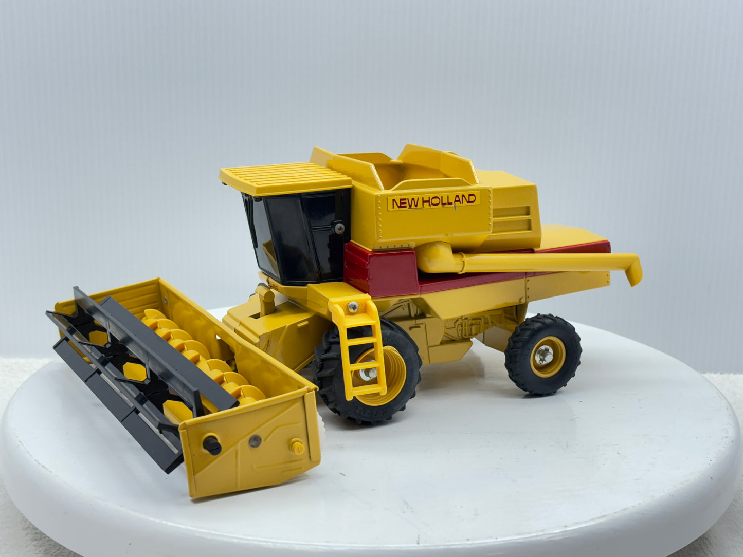 1/32 New Holland TR96