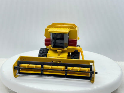 1/32 New Holland TR96