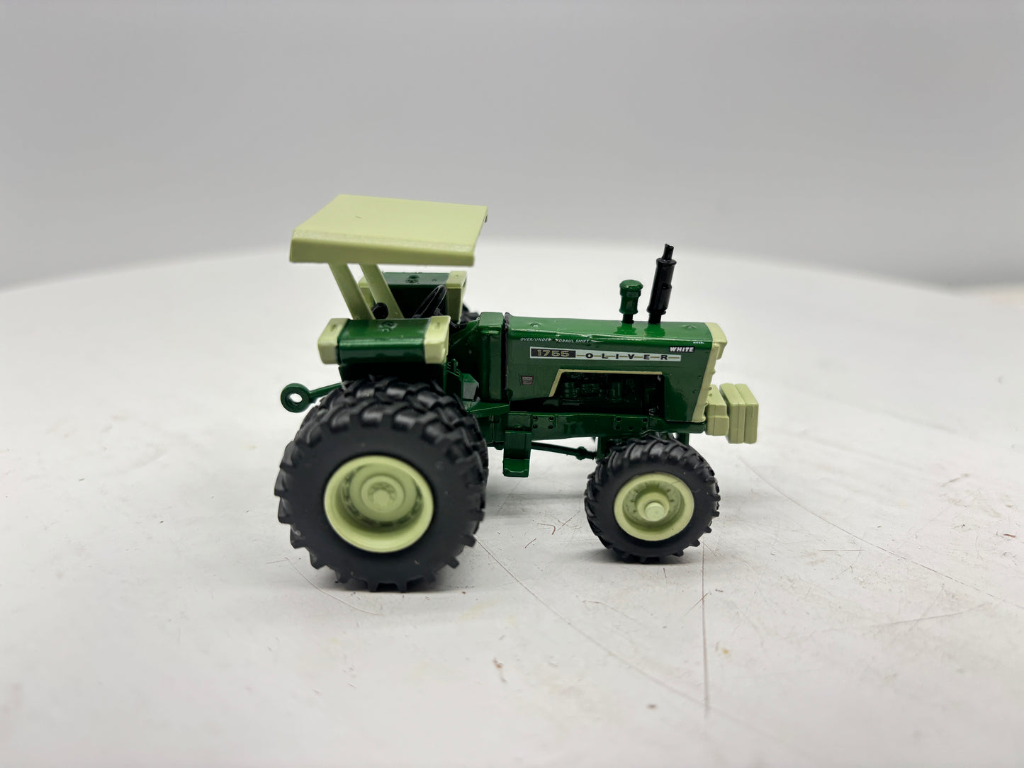 1/64 Oliver 1755 Front Wheel Assist