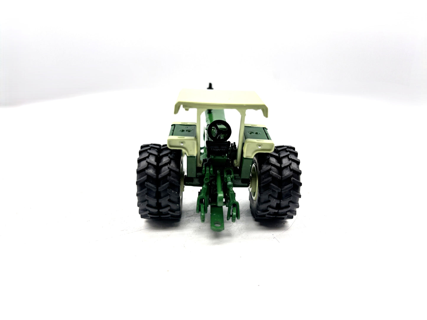 1/64 Oliver 1755 Front Wheel Assist