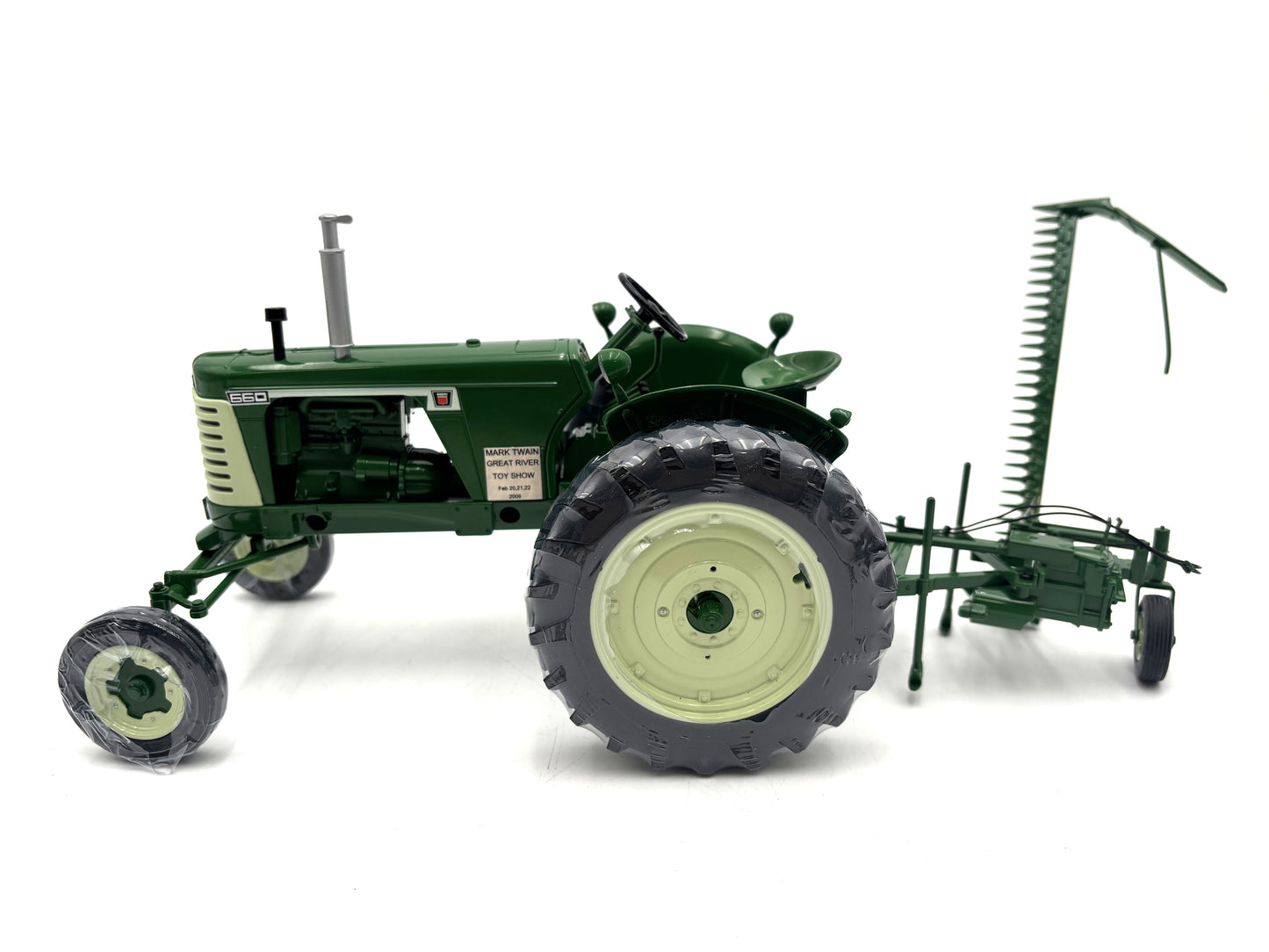 1/16 Oliver 660 with #84 Sickle Mower