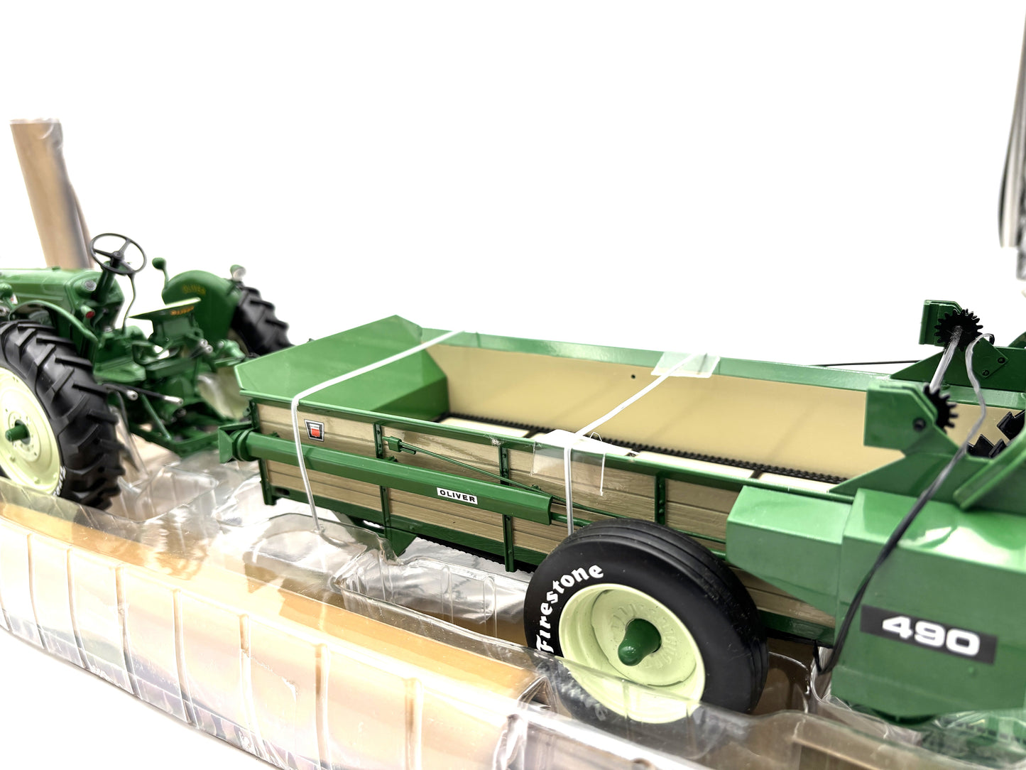 1/16 Oliver 880 with 490 Spreader