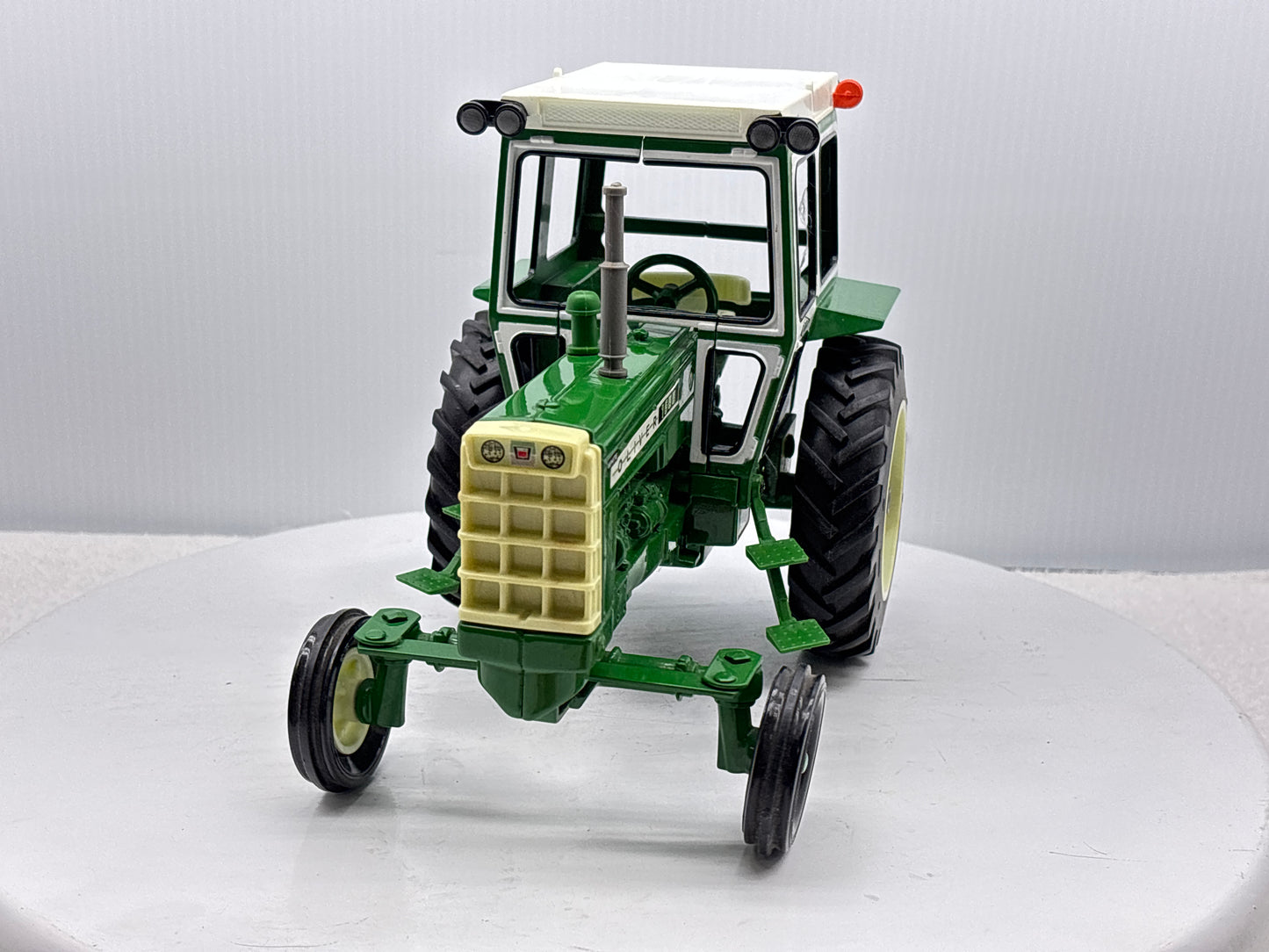 1/16 Oliver 1655 with Hiniker Cab