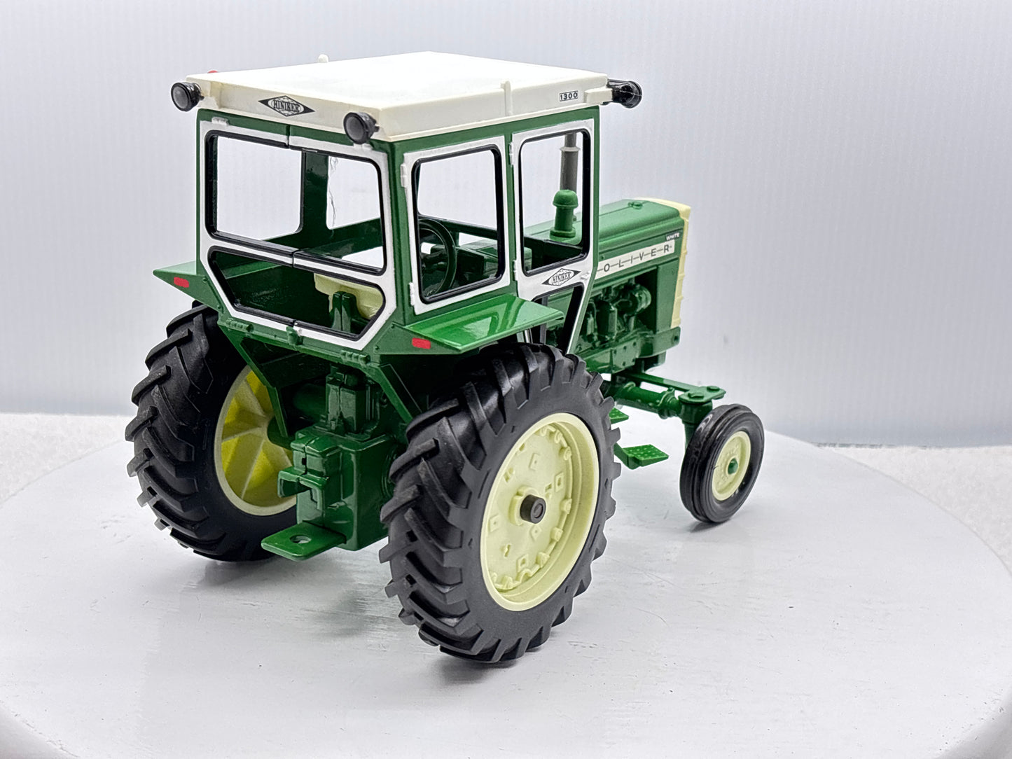 1/16 Oliver 1655 with Hiniker Cab