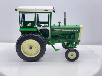 1/16 Oliver 1655 with Hiniker Cab