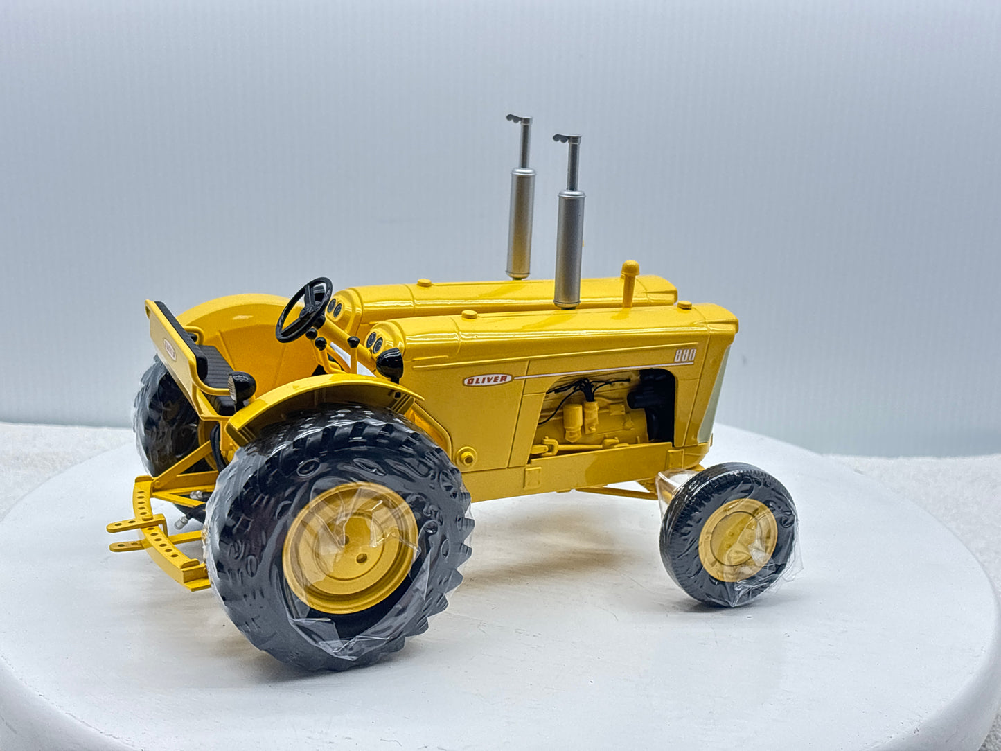 1/16 Oliver 880 Twin Engine Industrial