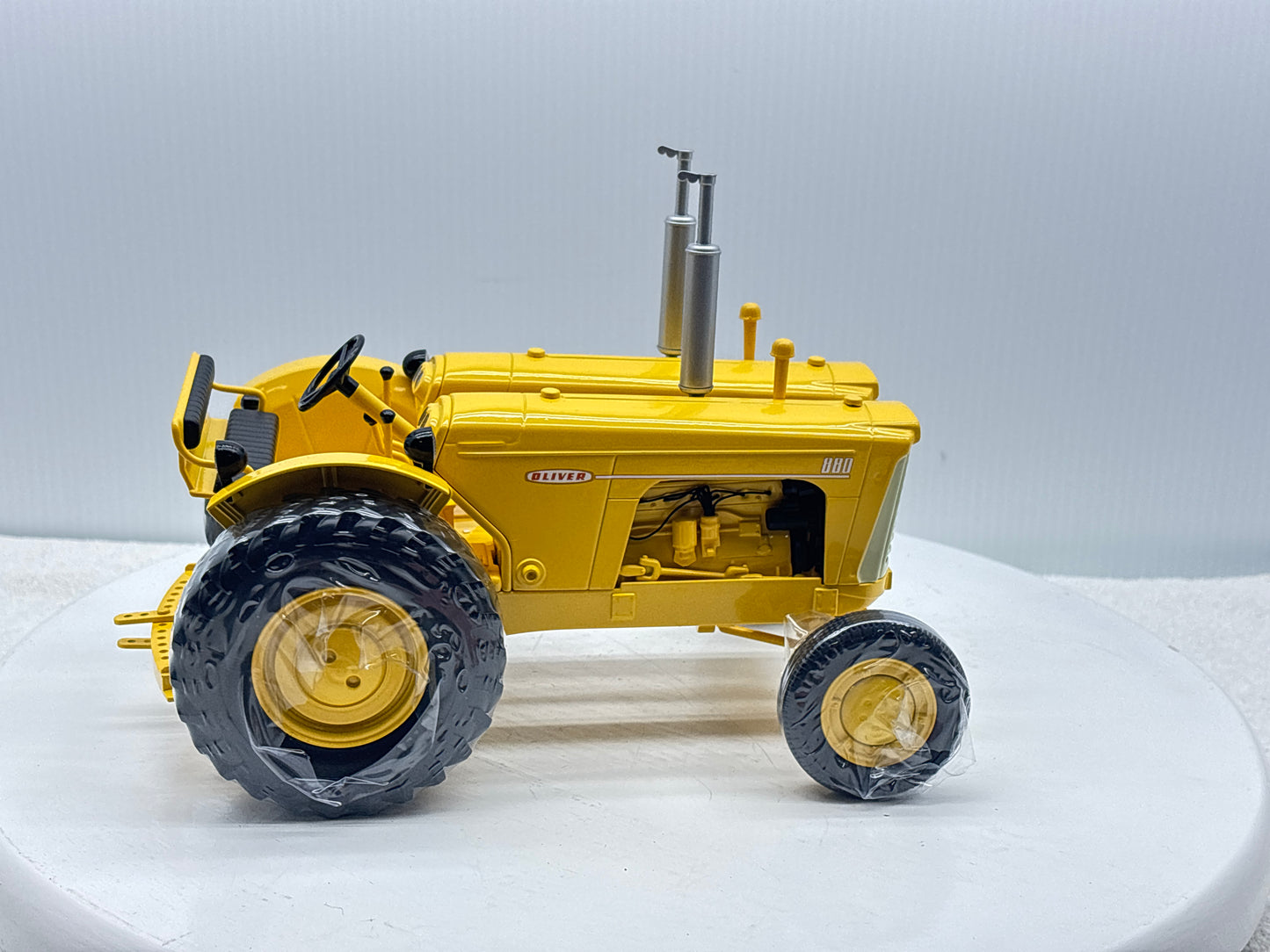 1/16 Oliver 880 Twin Engine Industrial