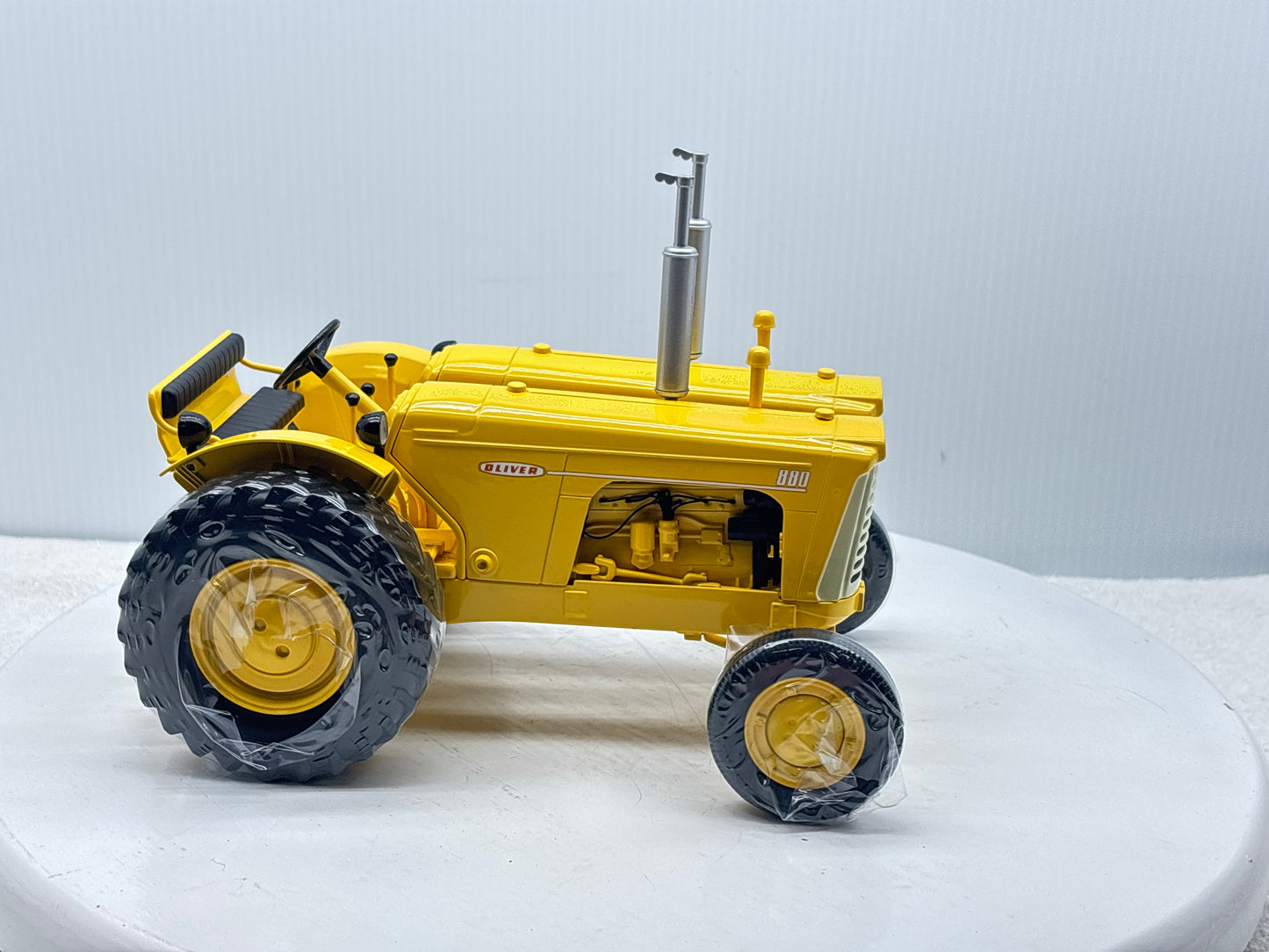 1/16 Oliver 880 Twin Engine Industrial