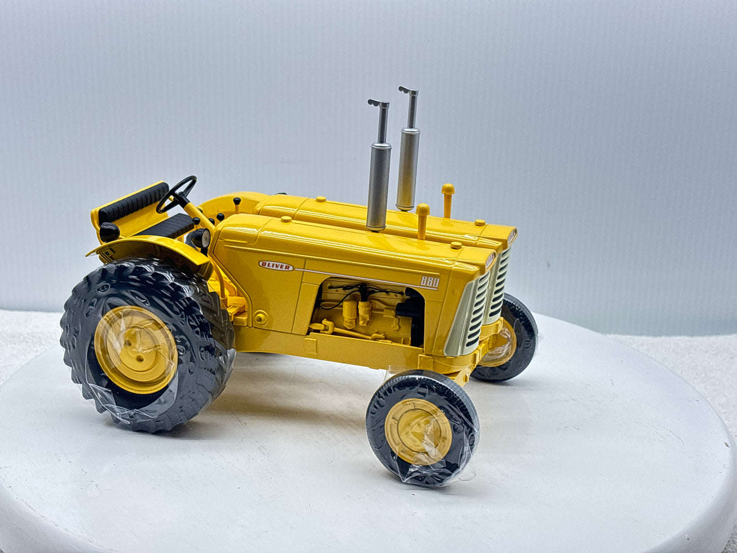 1/16 Oliver 880 Twin Engine Industrial