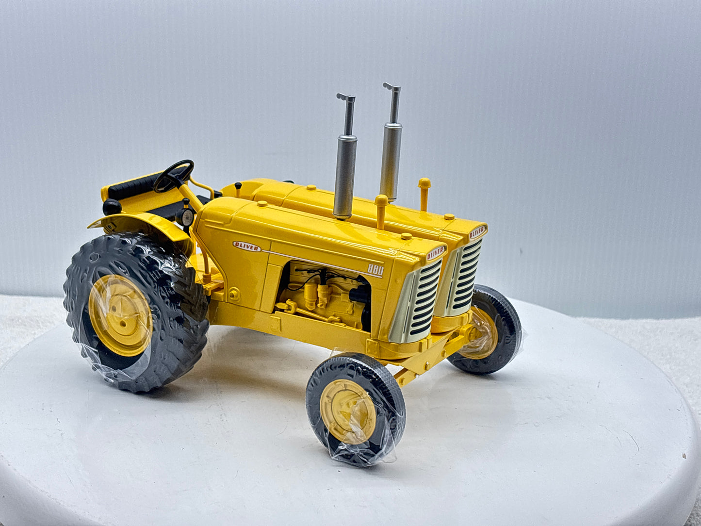 1/16 Oliver 880 Twin Engine Industrial