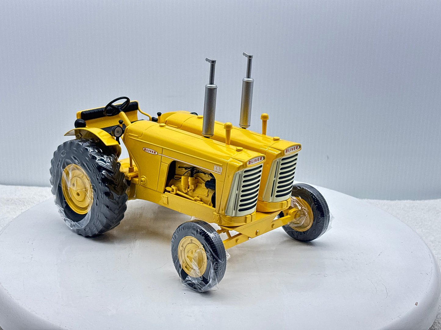 1/16 Oliver 880 Twin Engine Industrial