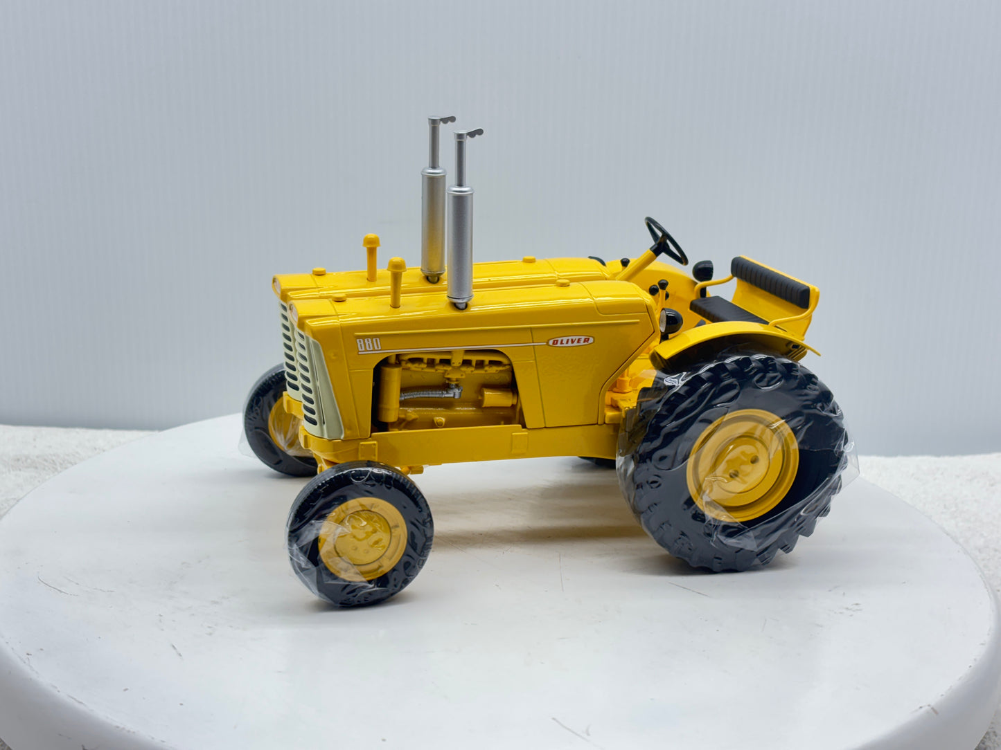 1/16 Oliver 880 Twin Engine Industrial