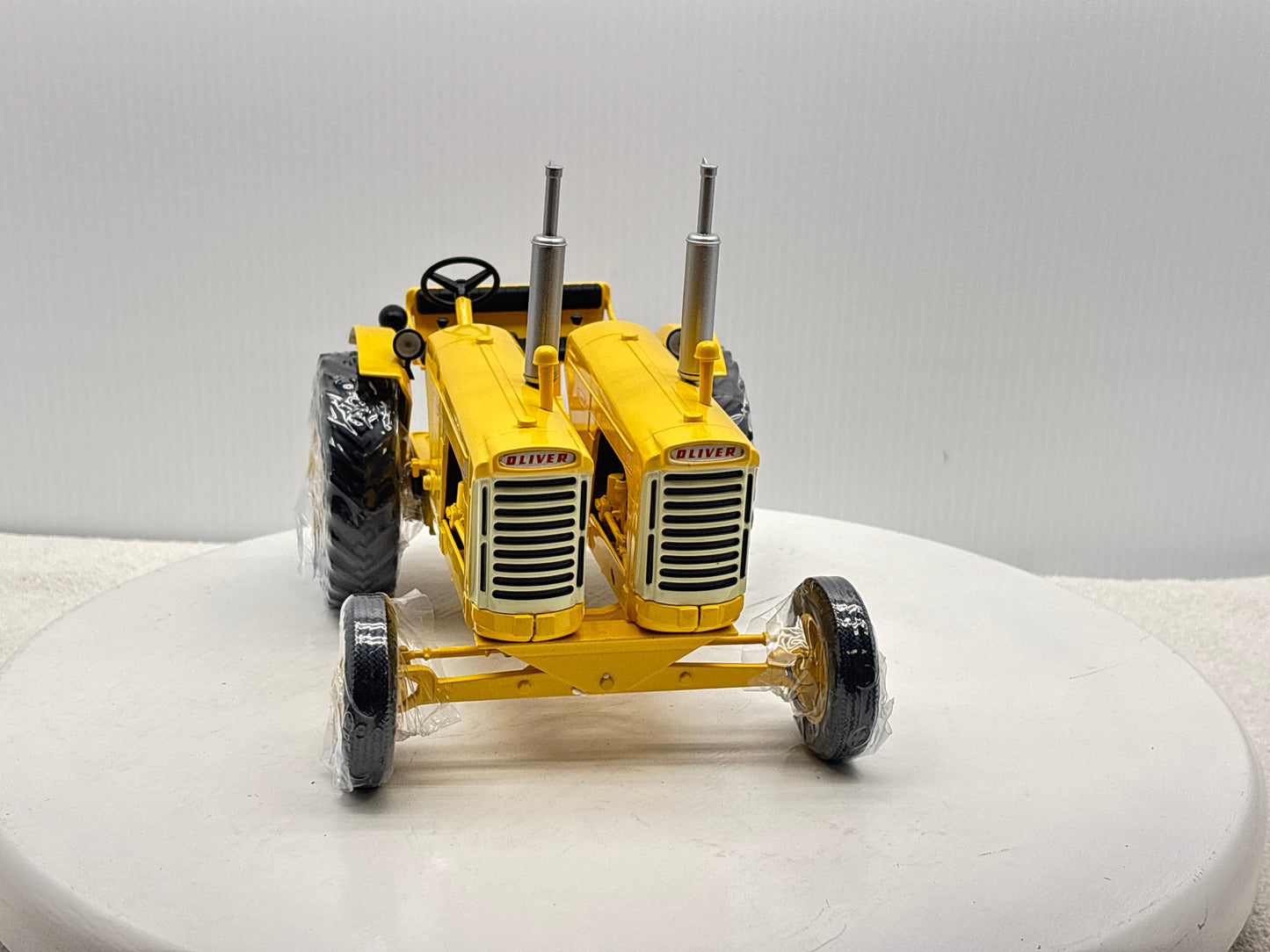 1/16 Oliver 880 Twin Engine Industrial