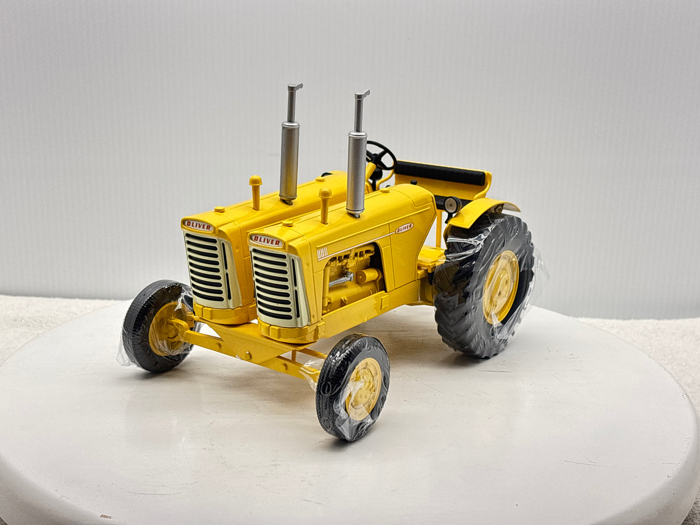 1/16 Oliver 880 Twin Engine Industrial