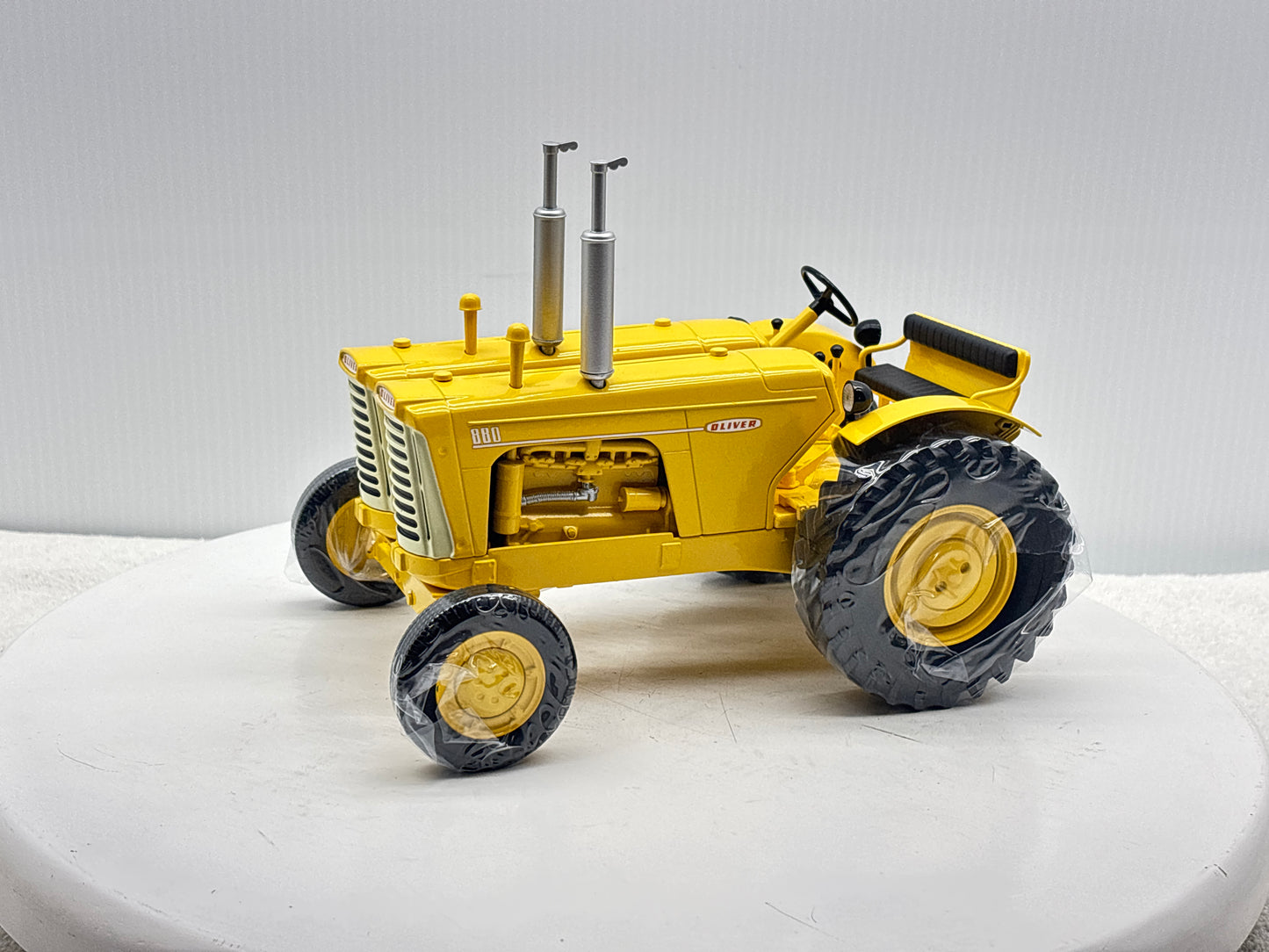 1/16 Oliver 880 Twin Engine Industrial